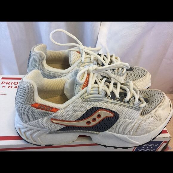 Saucony tennis shoes 10.5 - Picture 1 of 6